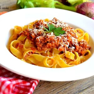 Fideos caseros a la bolognesa